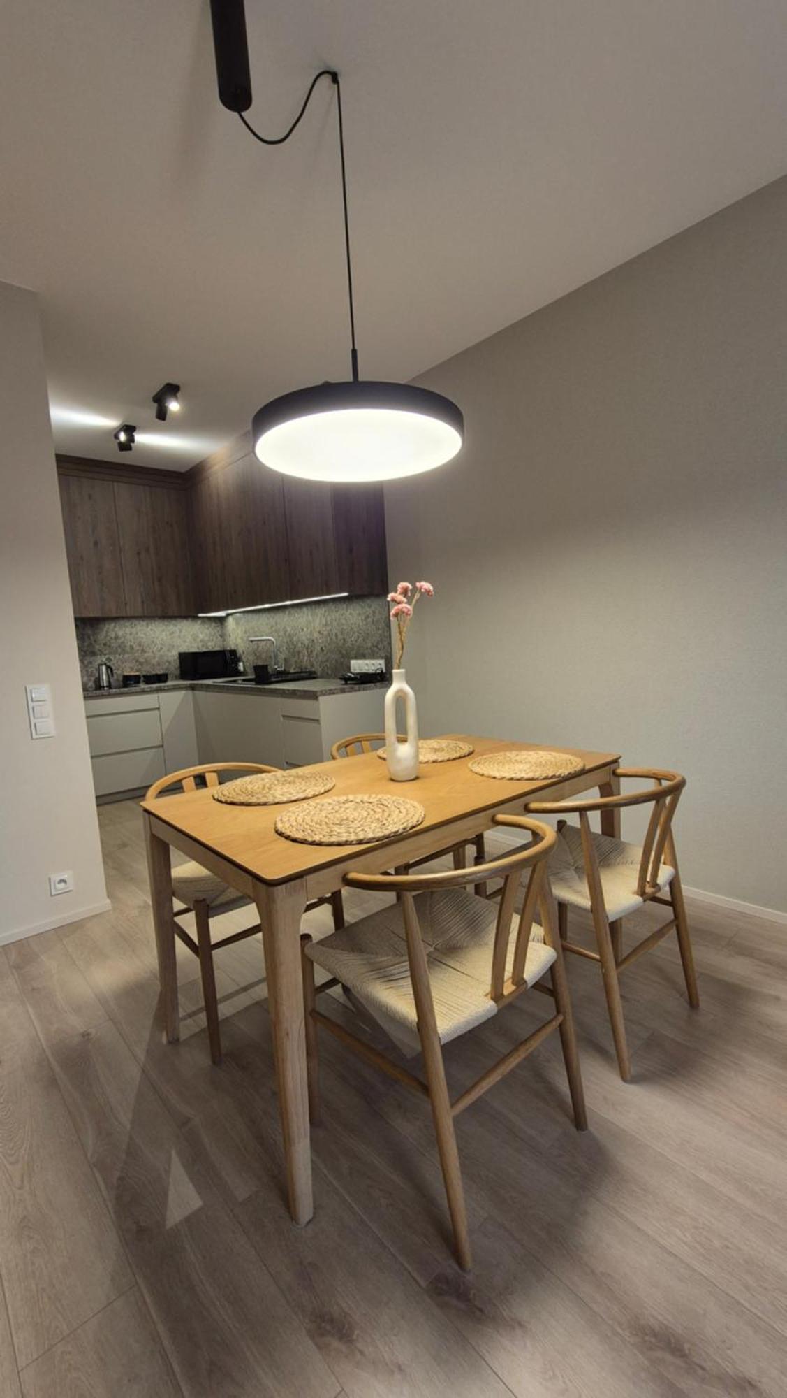 Luxurious Vanilla Apartment, Self Check-in 24h, Parking, Air-conditioning Apartment Poznan