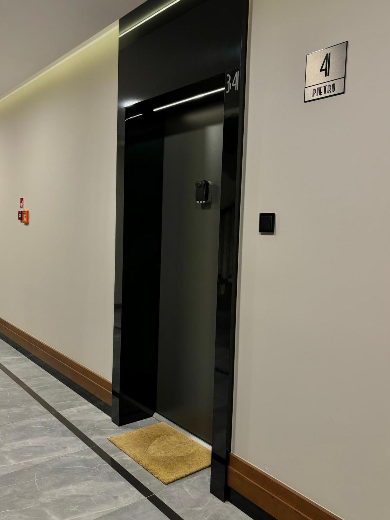 Luxurious Vanilla Apartment, Self Check-in 24h, Parking, Air-conditioning Poznan